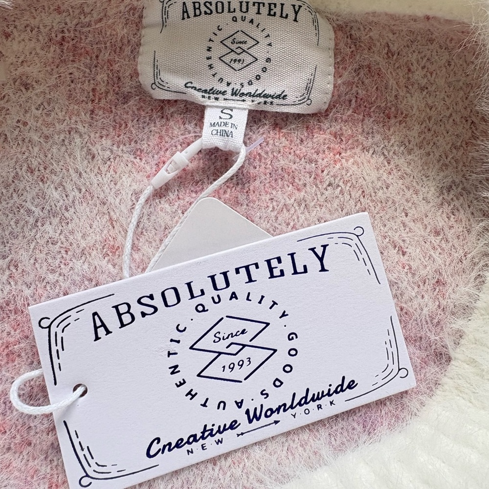 NWT Absolutely Small Fuzzy Crew Neck Pink and White Heart Sweater With Pearls - Picture 5 of 7